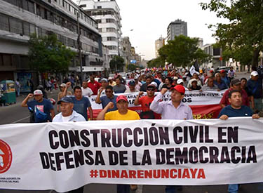 Trabajadores de la FTCCP Y CGTP marchan contra la dictadura de Dina Boluarte 
